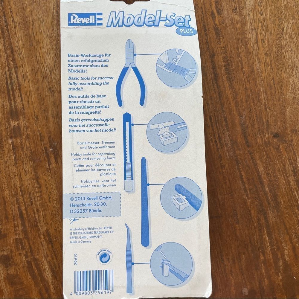 Revell Model-Set Plus with 4 Basic Tools Model Making Crafts - Picture 7 of 7